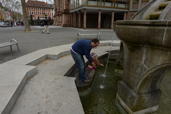 Playing the fountain4